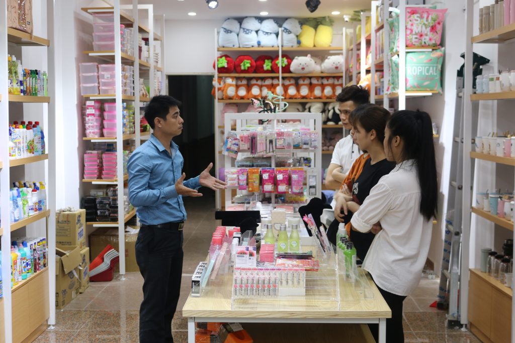 giảng viên Nguyễn Văn Thịnh trong các buổi học tại ISaac giảng viên Nguyễn Văn Thịnh trong các buổi học tại ISaac