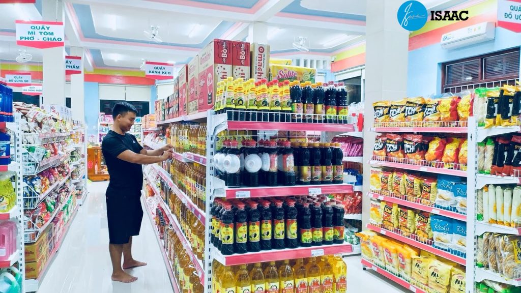 ISaac setup siêu thị ở chân tòa nhà ISaac setup siêu thị ở chân tòa nhà
