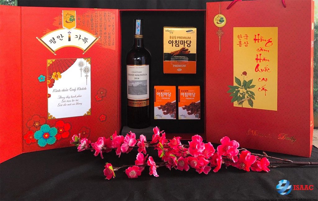 Rượu vang là quà tặng ngày Tết sang trọng cho nhân viên