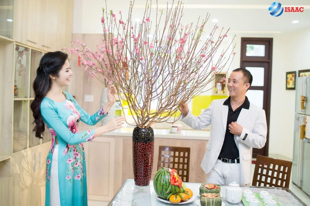 Tặng hoa ngày Tết cho gia đình bạn trai